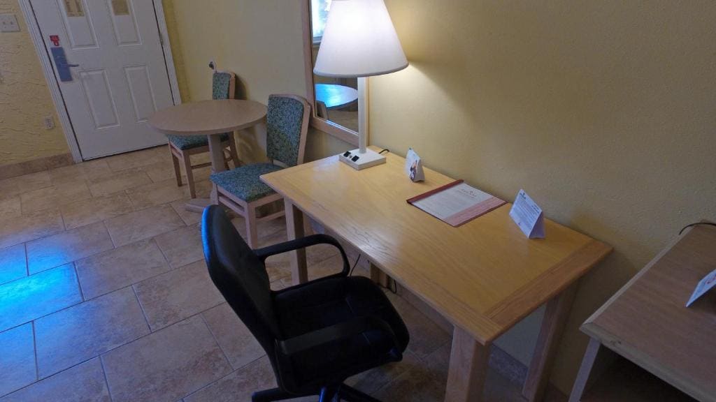 Queen Room with Two Queen Beds and Roll-In Shower - Mobility Accessible/Non-Smoking room - Image 2