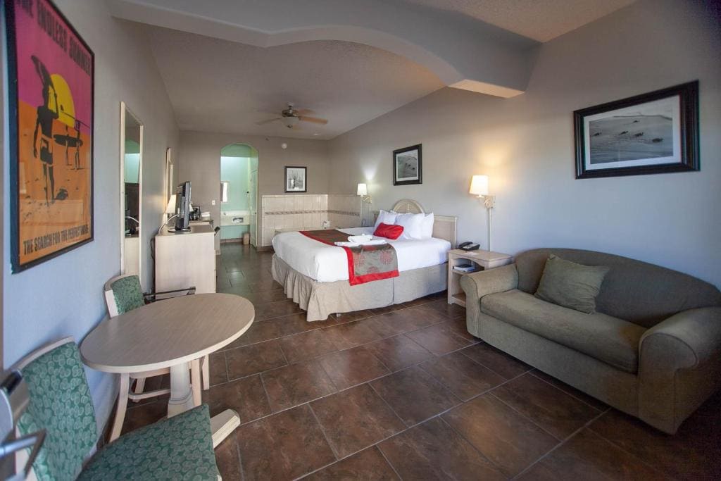King Room with Kitchenette - Non-Smoking room - Image 2