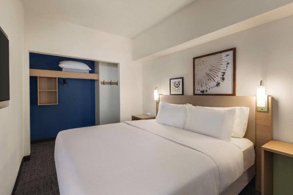 King Room with Sofa Bed - Non-Smoking room - Image 1