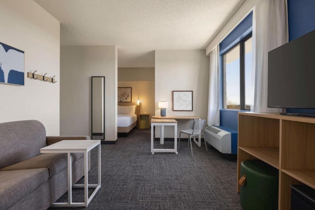 King Room with Sofa Bed - Non-Smoking room - Image 2