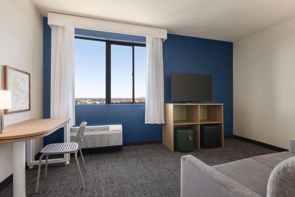 King Room with Sofa Bed - Non-Smoking room - Image 3