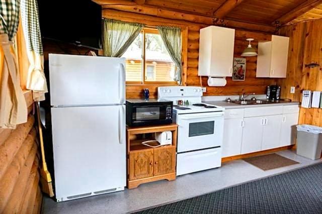 Family Room with Mountain View room - Image 2