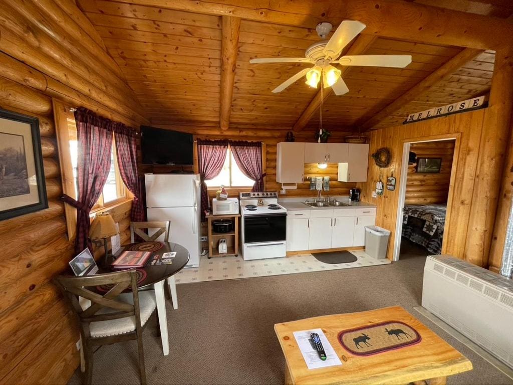 Family Room with Mountain View room - Image 1