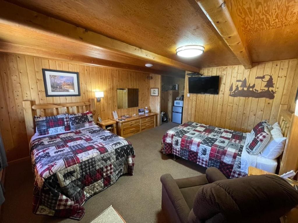 Double Room with Two Double Beds room - Image 3