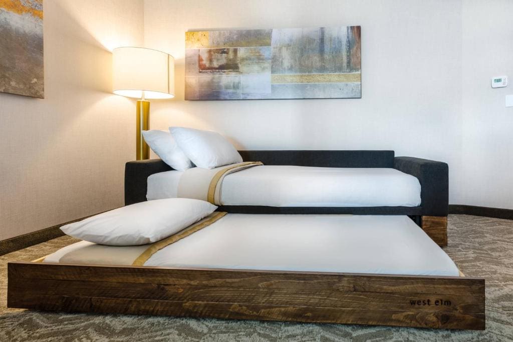 King Suite with Trundle Sofa room - Image 1