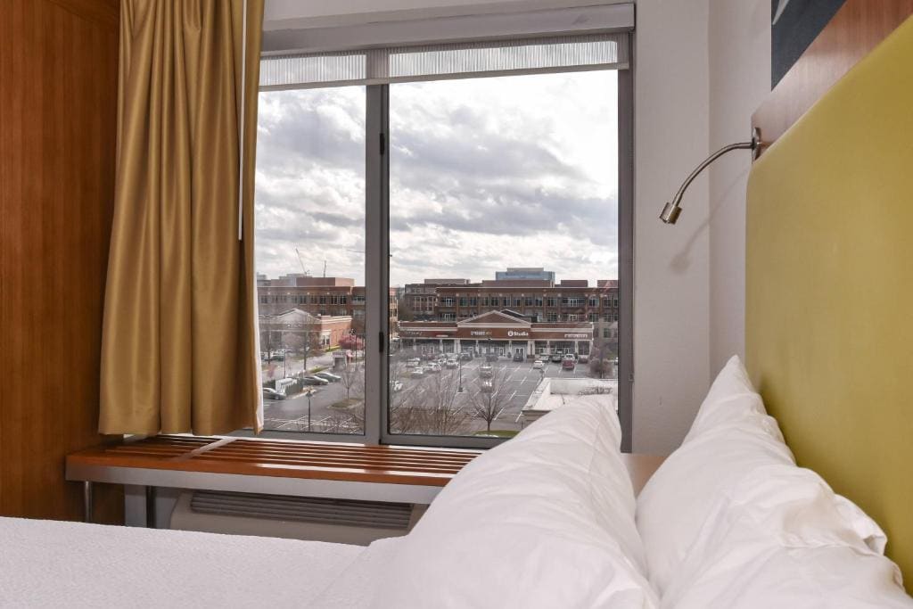 King Suite with Sofa Bed - Hearing Accessible room - Image 2
