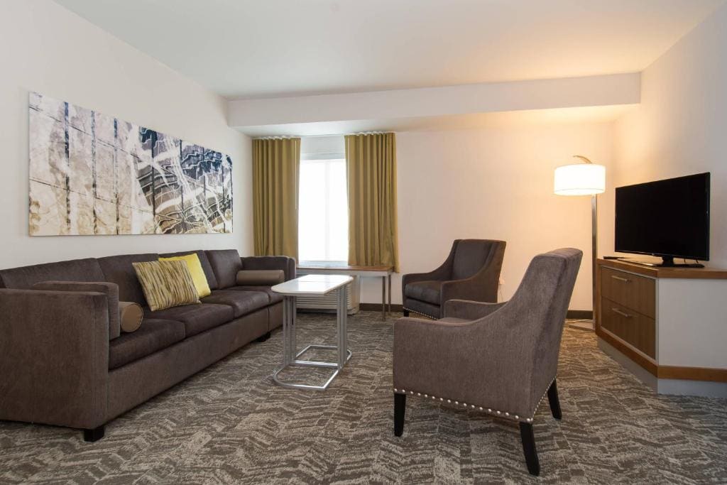 One-Bedroom King Suite with Sofa Bed room - Image 3