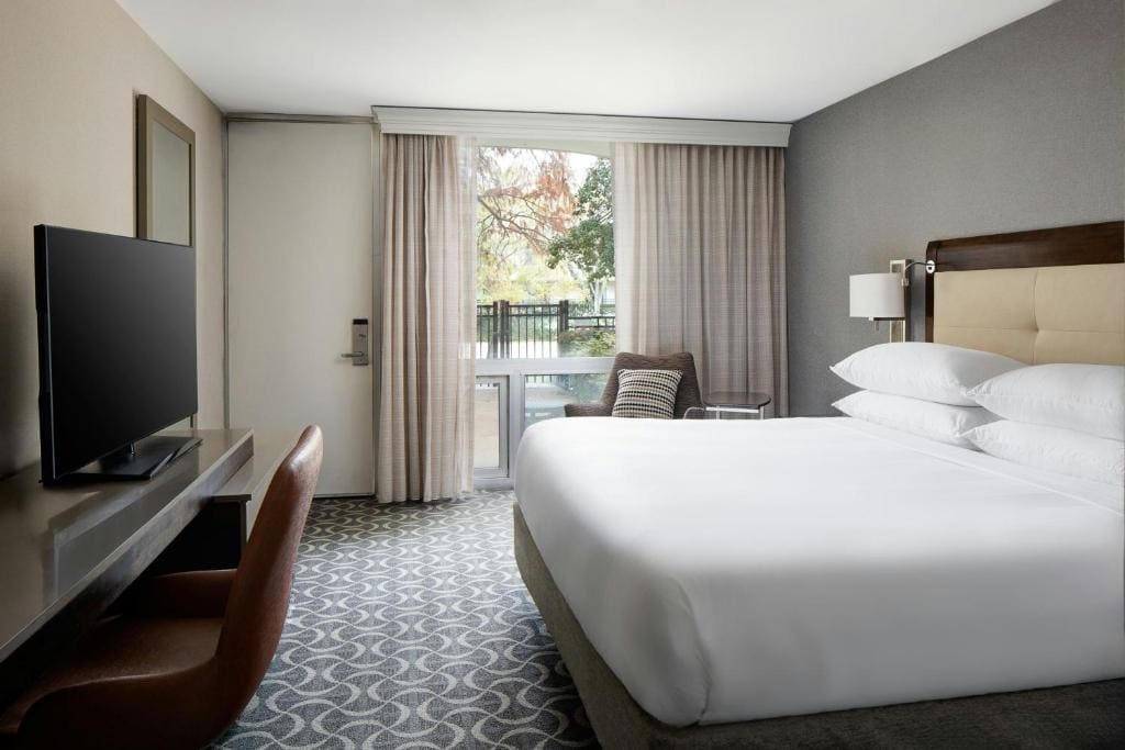 Courtyard Access, Guest room, 1 King, West Tower room - Image 2