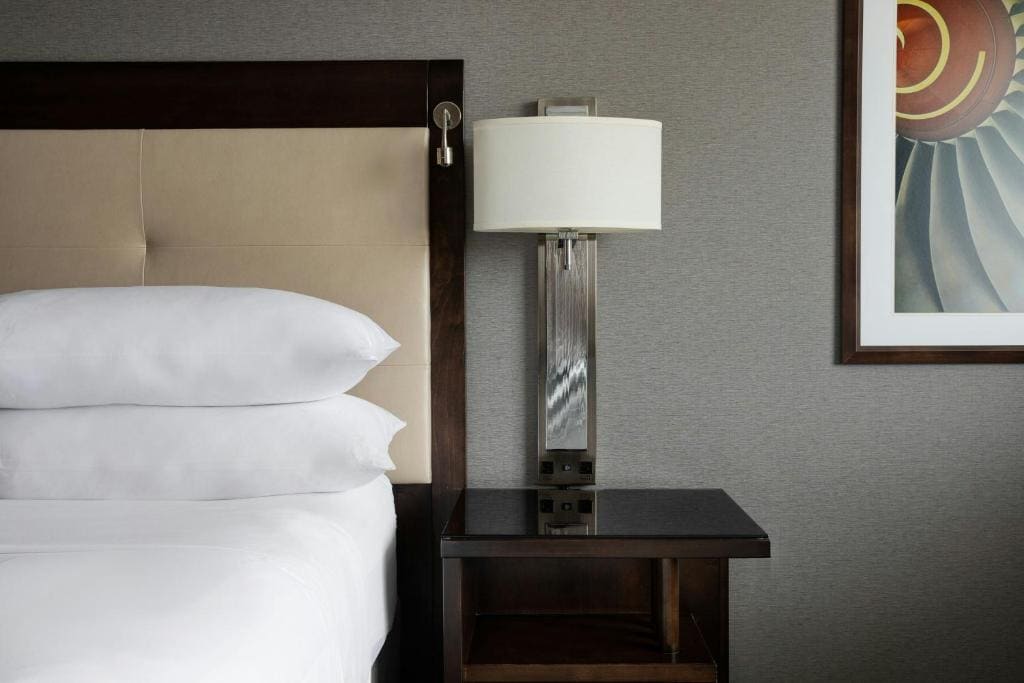 High Floor, Guest room, 1 King, West Tower room - Image 3