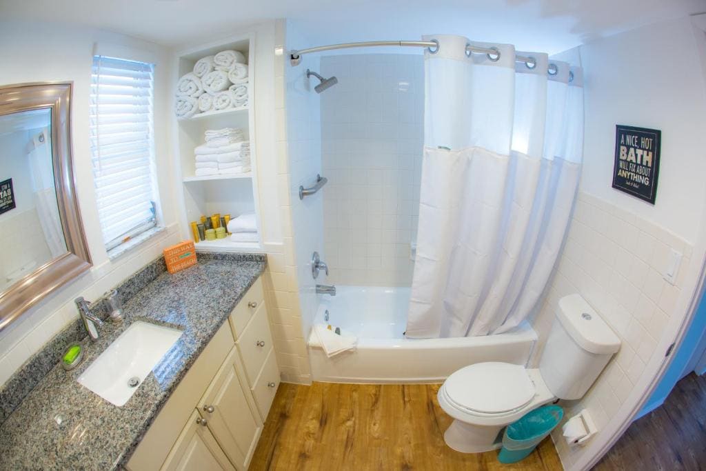 Beach House Suite room - Image 1