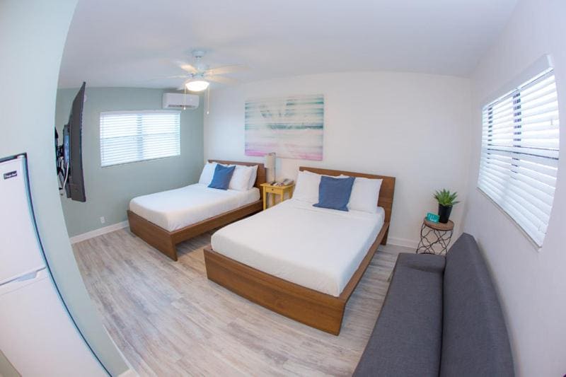 Studio Pool Side Suite 2 Double room - Image 2