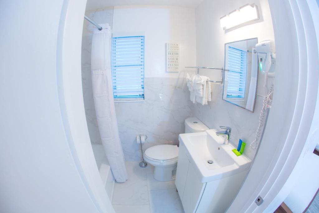 Studio Pool Side Suite 2 Double room - Image 3