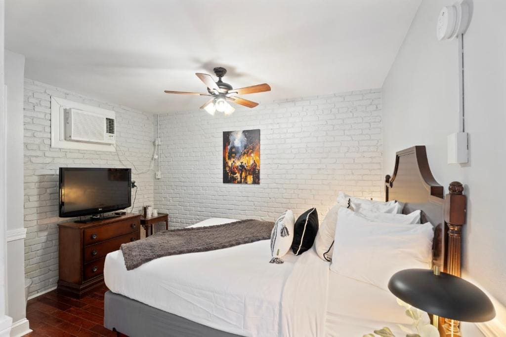 Standard Room with One Double Bed room - Image 1