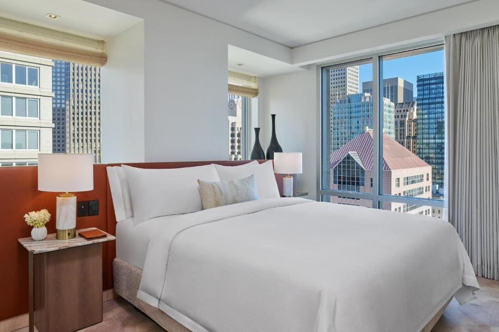 Astor Suite, 1 Bedroom Suite, 1 King, Corner room room - Image 3