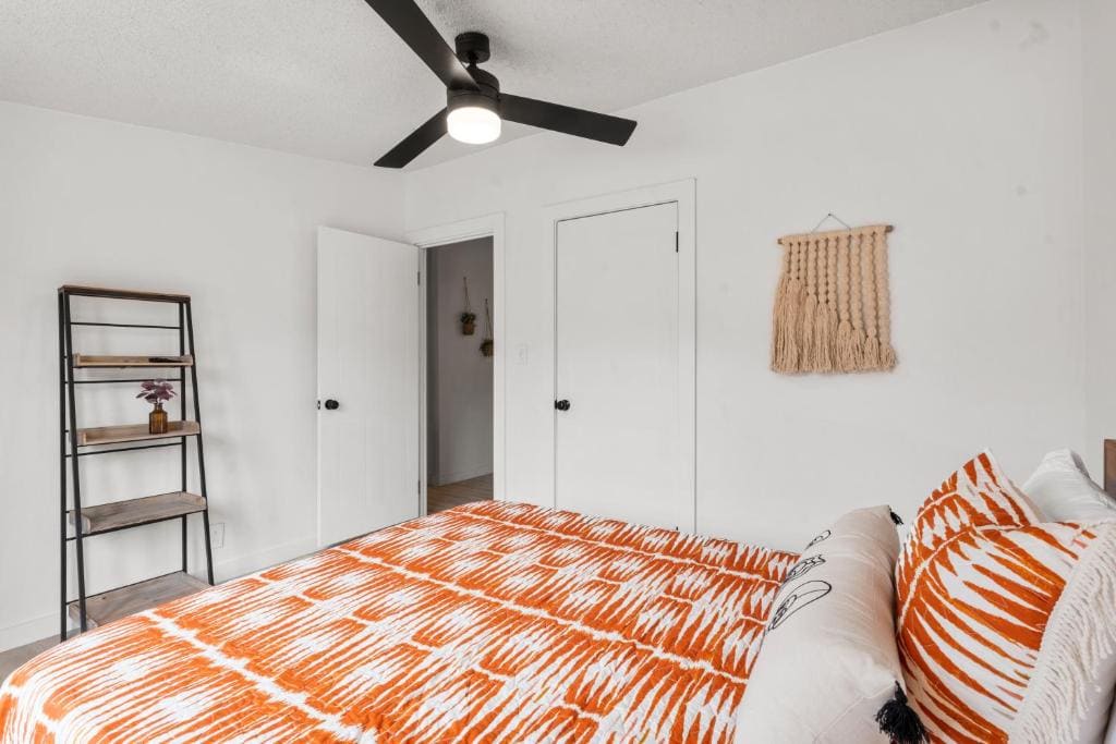 Three-Bedroom House room - Image 2