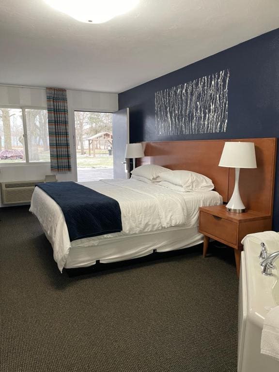 Deluxe Junior Suite room - Image 2