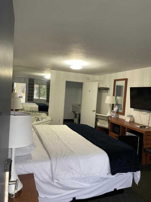 Deluxe Junior Suite room - Image 3