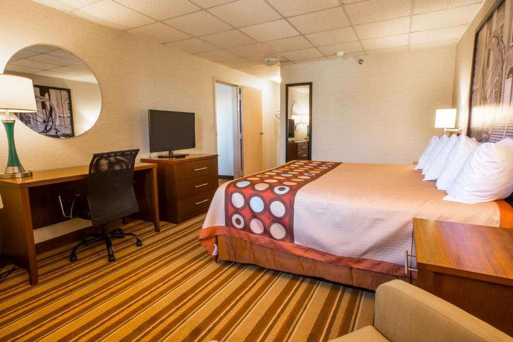 One-Bedroom King Suite - Non-Smoking room - Image 1