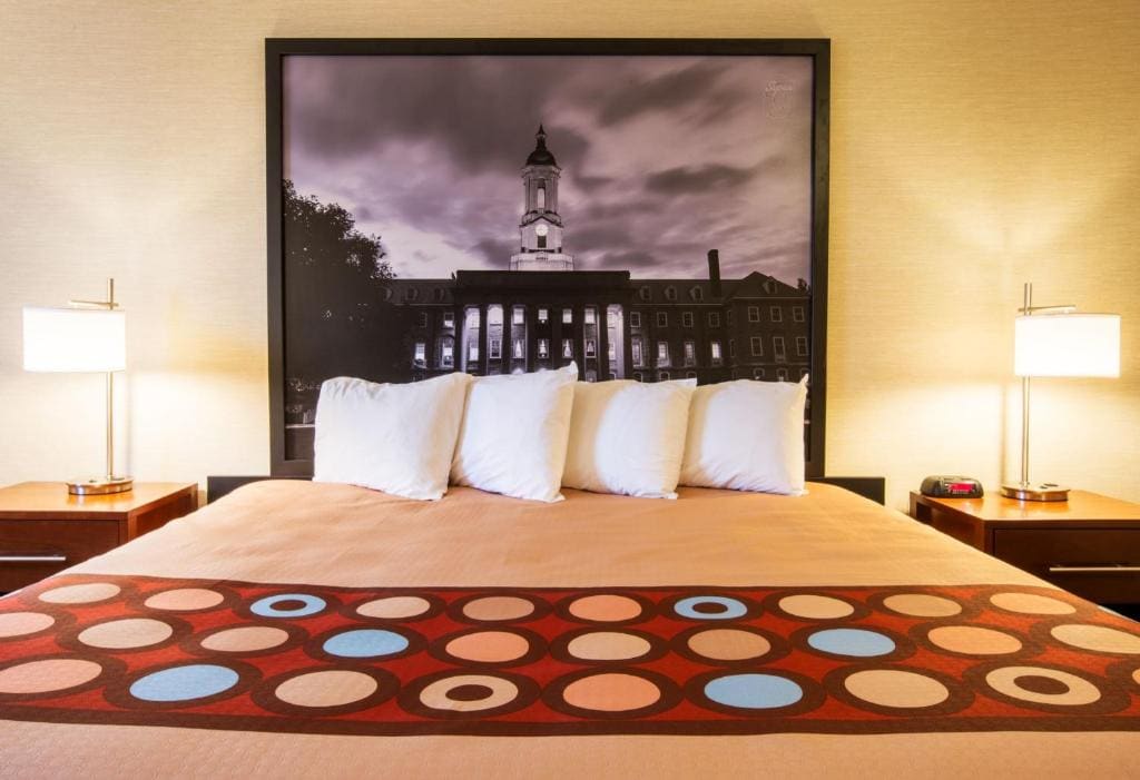 One-Bedroom King Suite - Non-Smoking room - Image 2