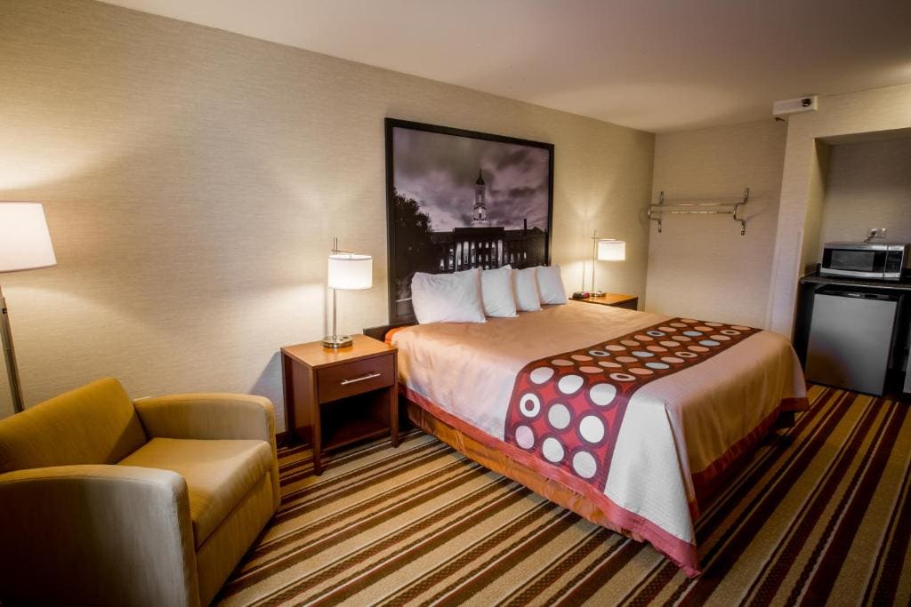 One-Bedroom King Suite - Non-Smoking room - Image 3