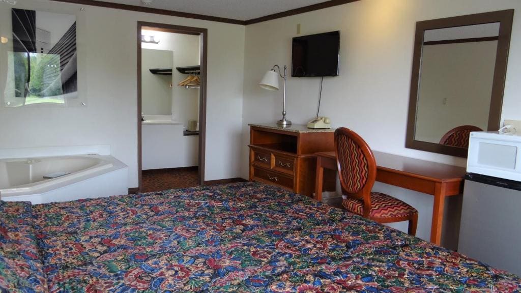 Deluxe King Room room - Image 2