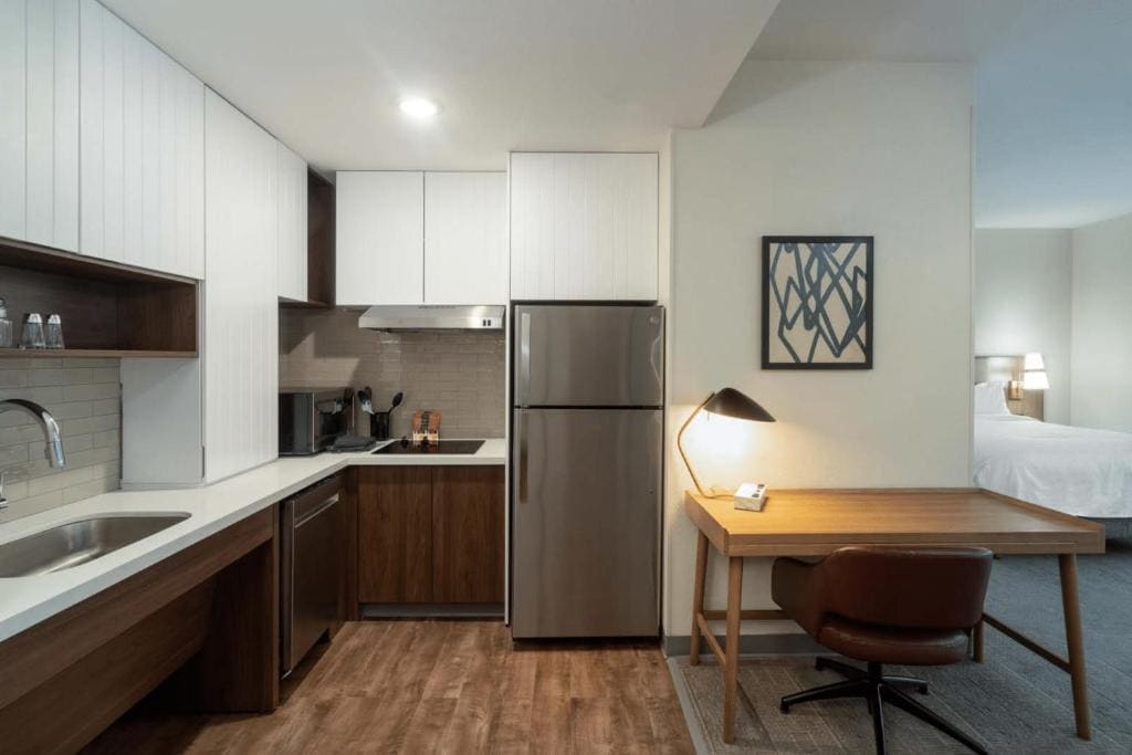 Queen Studio - Disability Access room - Image 3