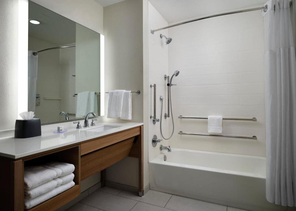 Queen Studio - Disability Access room - Image 2