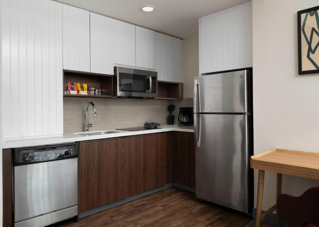 Queen Studio Suite - Communication Accessible room - Image 1