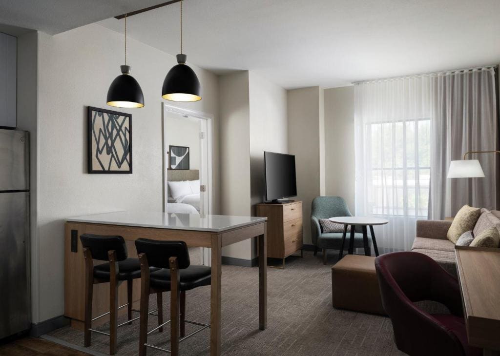 Queen Suite - Hearing Accessible room - Image 1