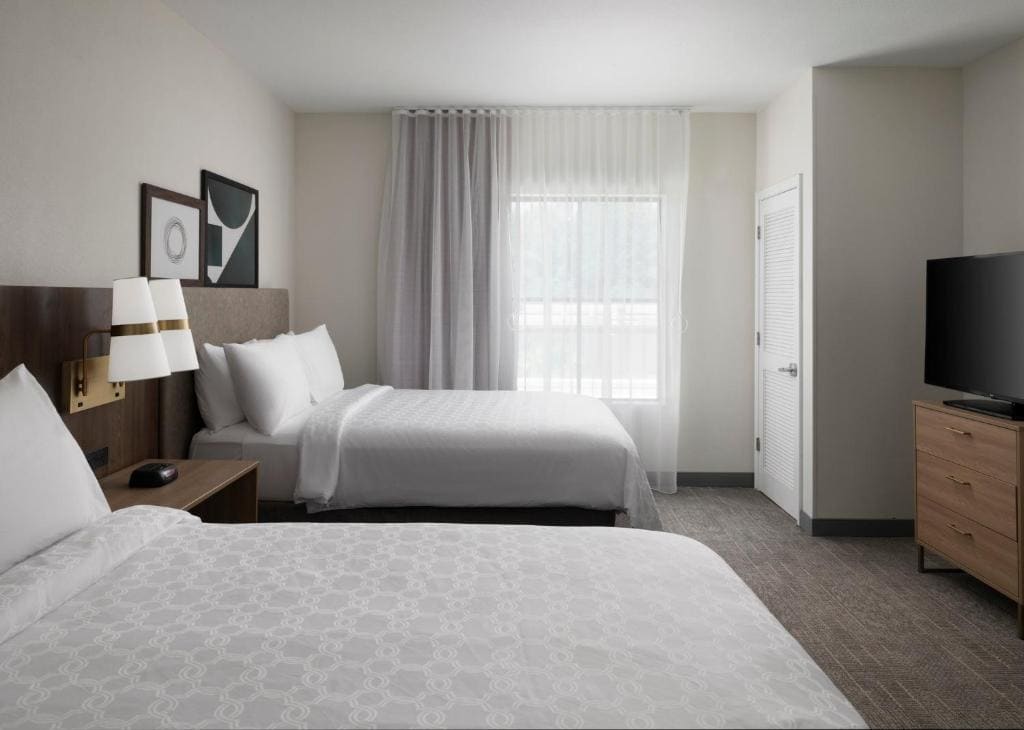 Queen Suite - Hearing Accessible room - Image 2