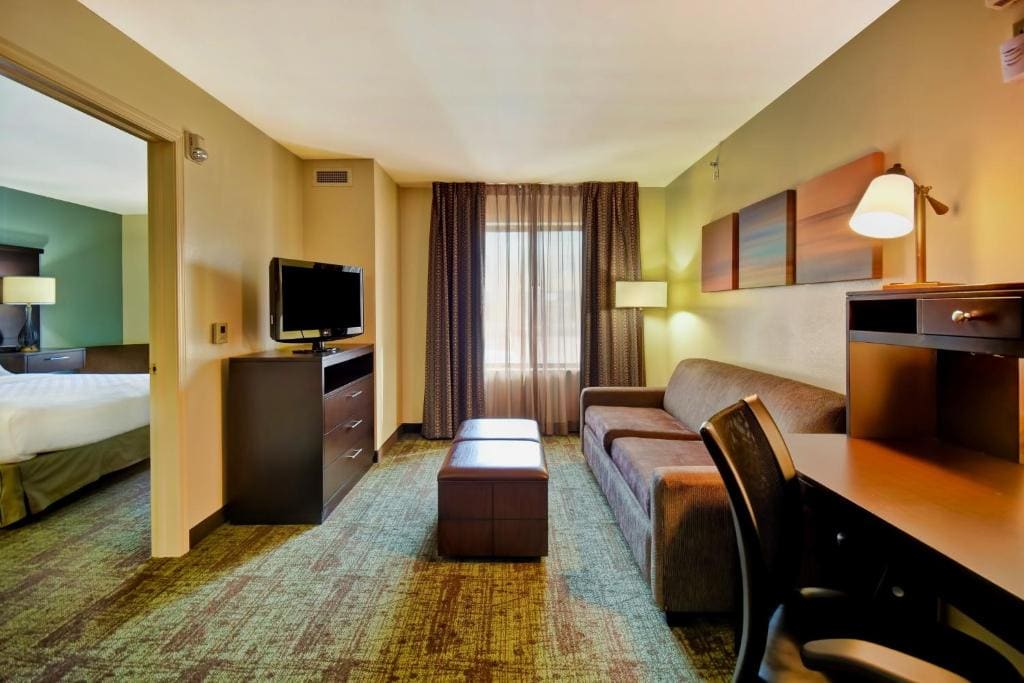 One-Bedroom King Suite room - Image 3