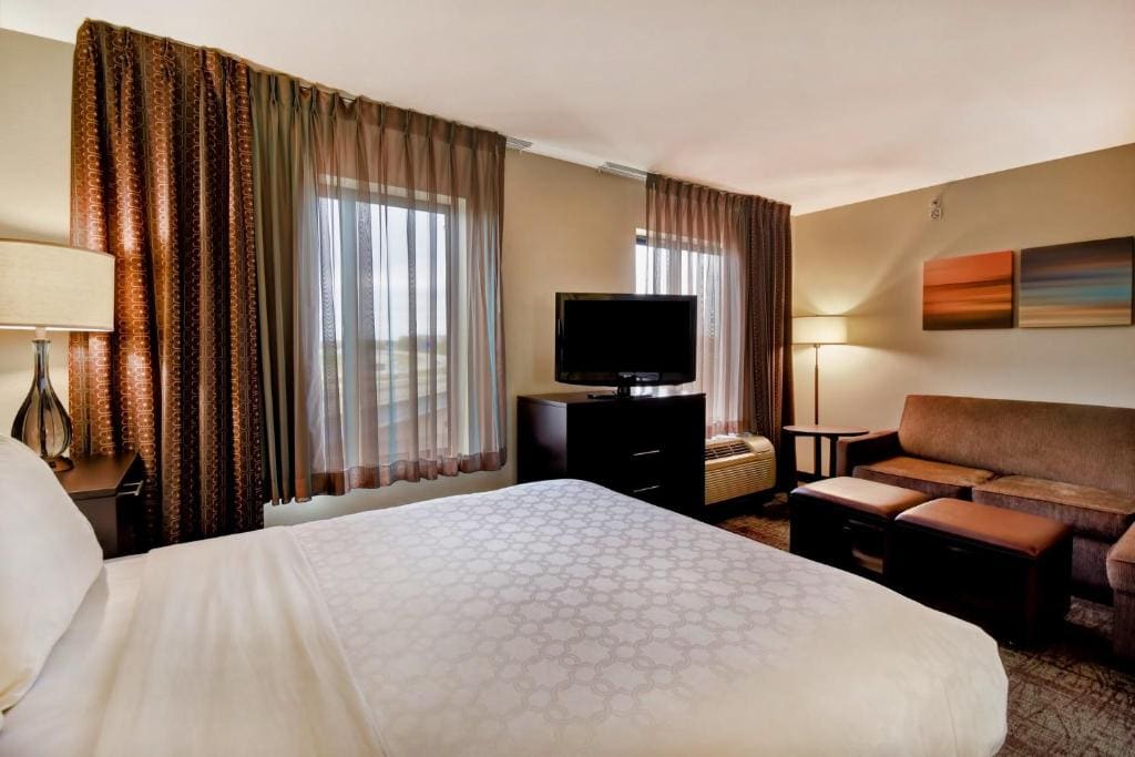 Studio Queen Suite room - Image 2
