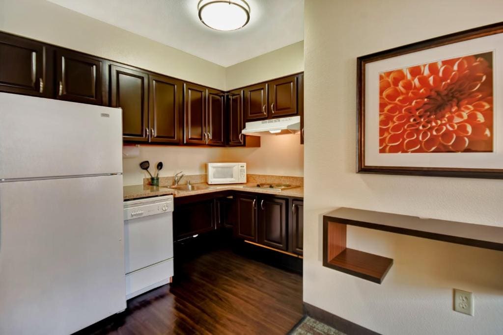 Studio Queen Suite room - Image 3