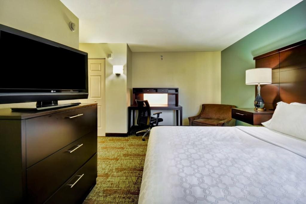 Two-Bedroom Suite - Disability Access room - Image 2