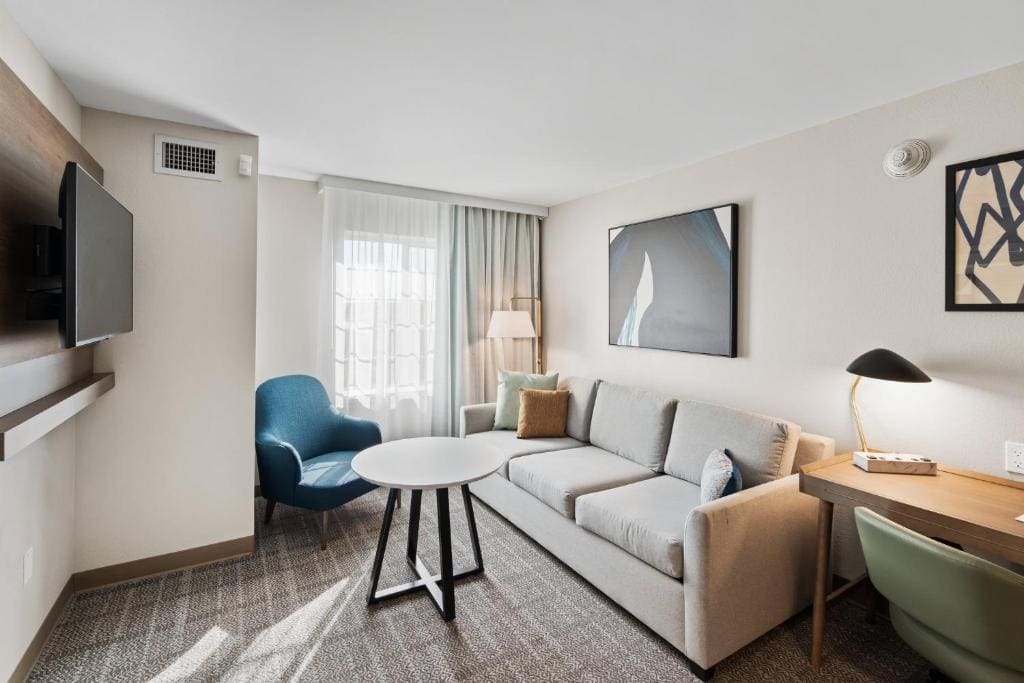 One-Bedroom King Suite with Kitchen room - Image 1