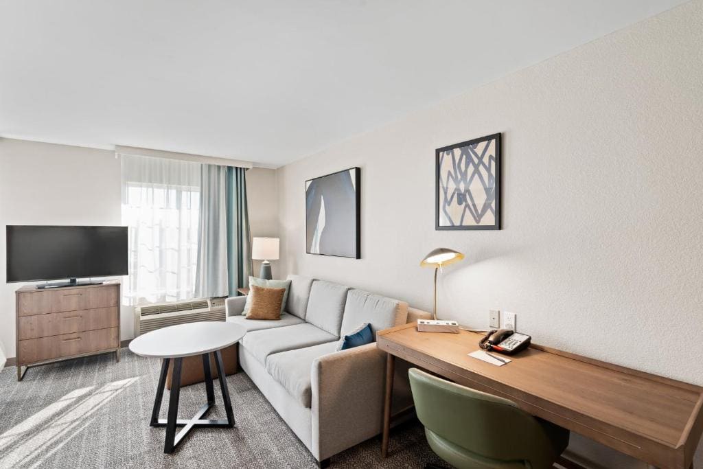 Queen Studio Suite room - Image 2