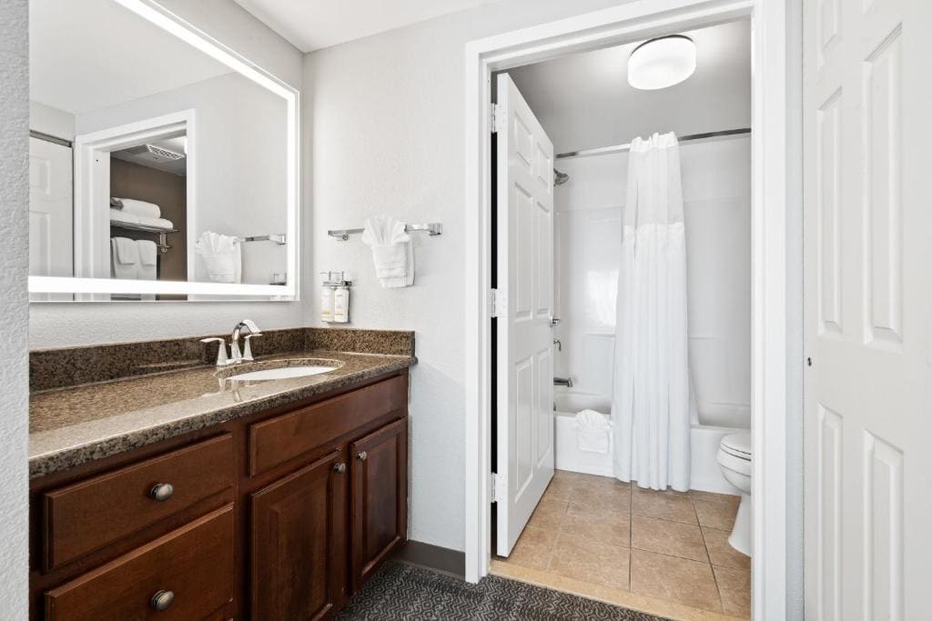 Queen Studio Suite room - Image 1