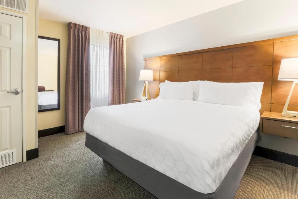 Two-Bedroom Suite with Bath Tub - Disability Access/Non-Smoking room - Image 3