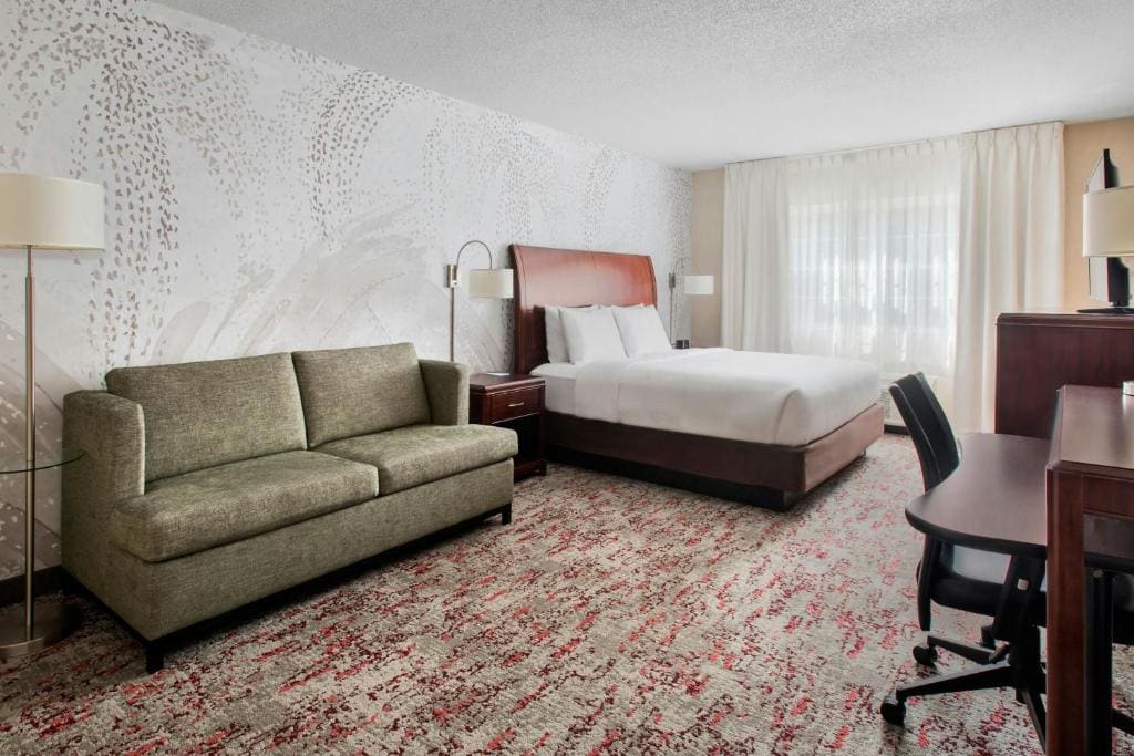 Studio with King Bed and Sofa Bed room - Image 2