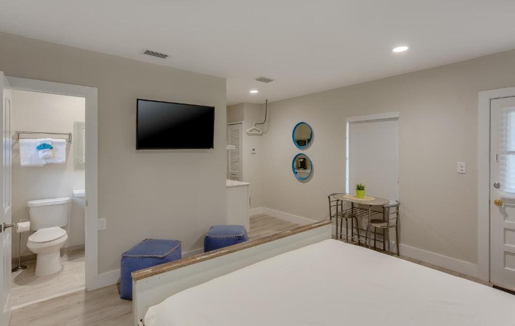 King Suite room - Image 2