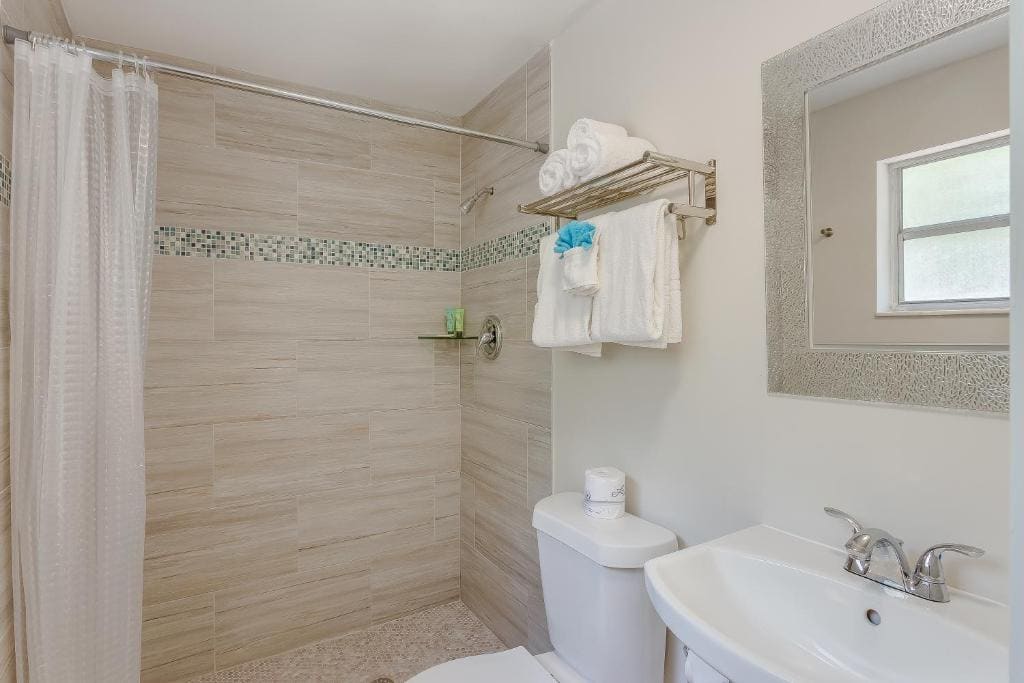 Queen Suite room - Image 1