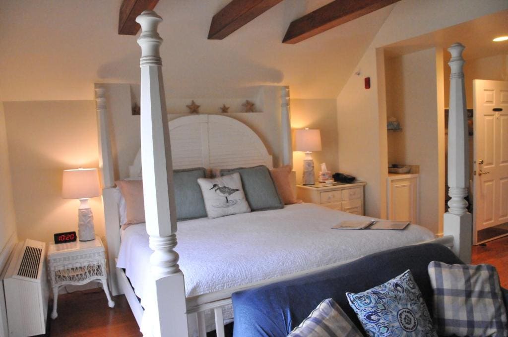 Deluxe Double Room with Balcony # 11 room - Image 2