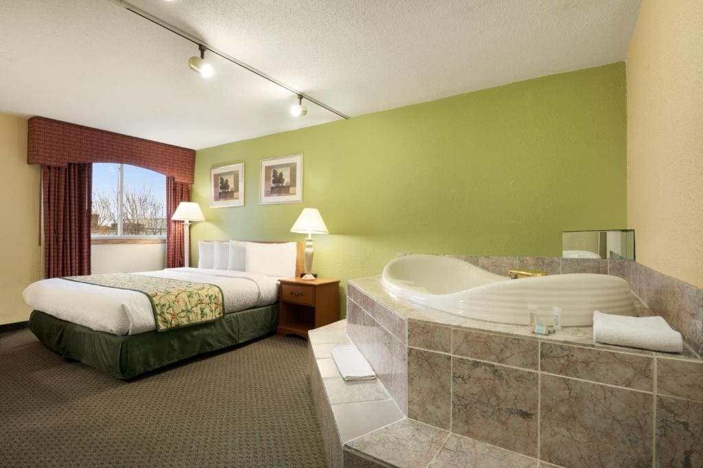 Business King Room - Non-Smoking room - Image 1