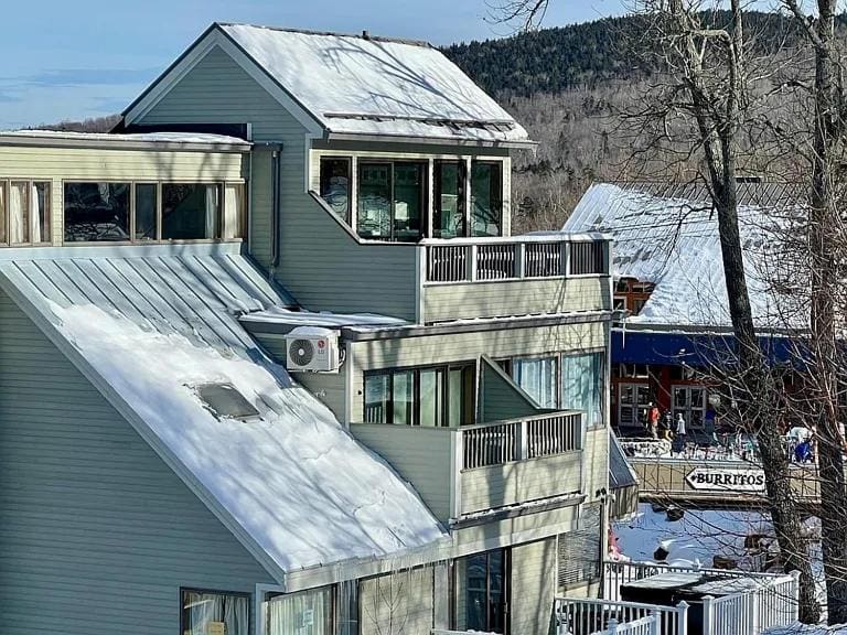 Two-Bedroom Apartment with Mountain View room - Image 2