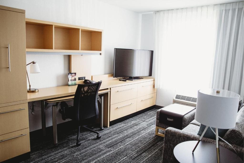 King Studio with Sofa Bed room - Image 2