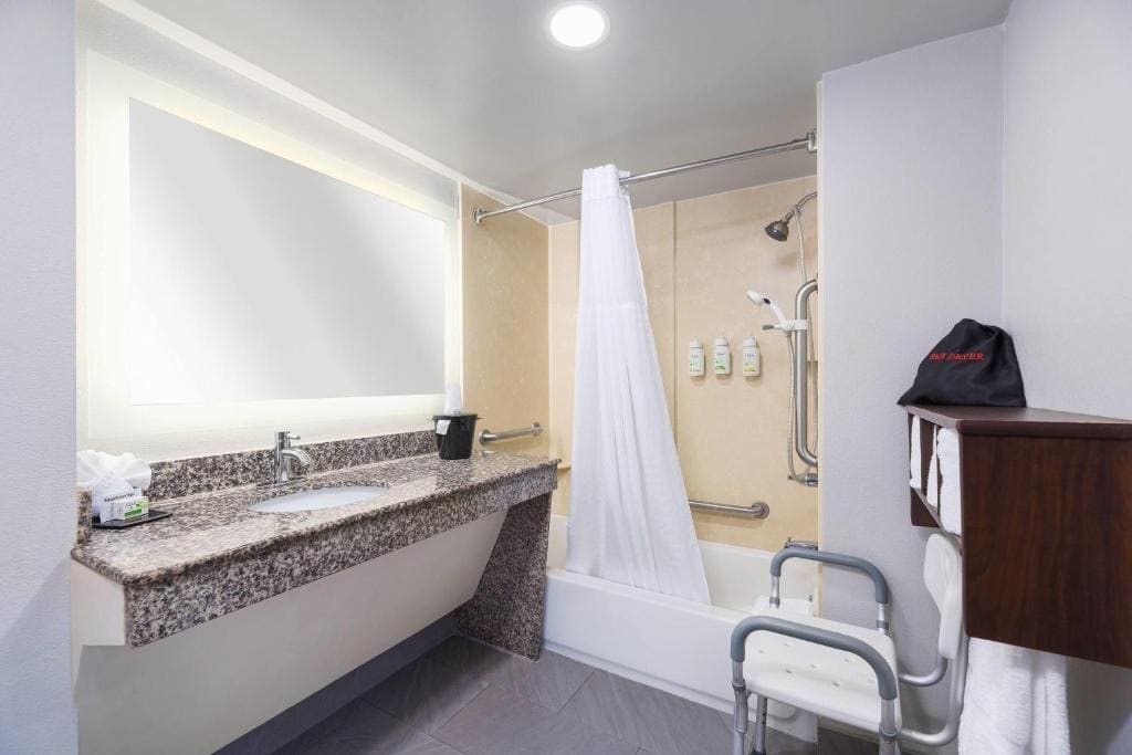King Room - Disability Access room - Image 2