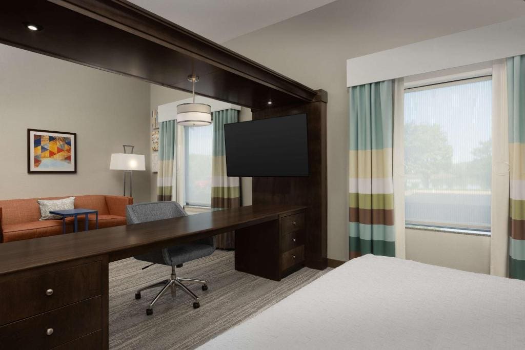King Studio Suite - Non-Smoking room - Image 3