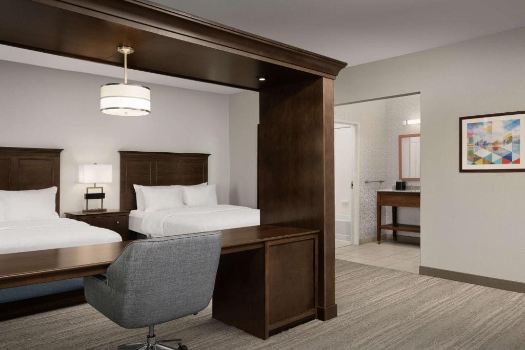 Queen Studio Suite with Two Queen Beds - Non-Smoking room - Image 3