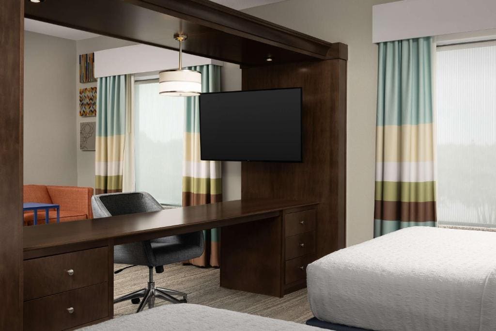 Queen Studio Suite with Two Queen Beds - Non-Smoking room - Image 2
