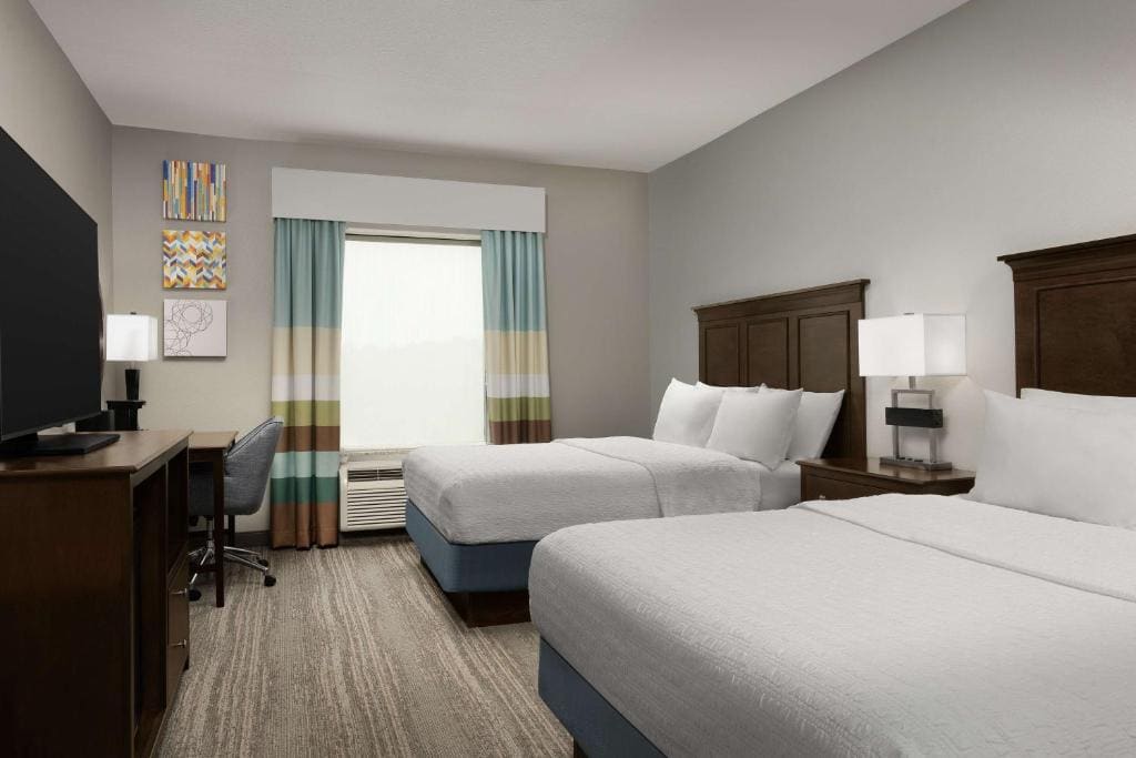 Room with Two Queen Beds - Non-Smoking room - Image 3
